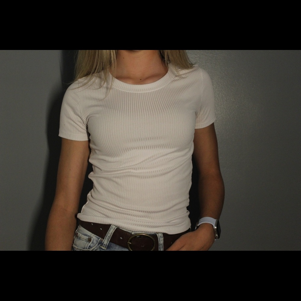 White ribbed tee